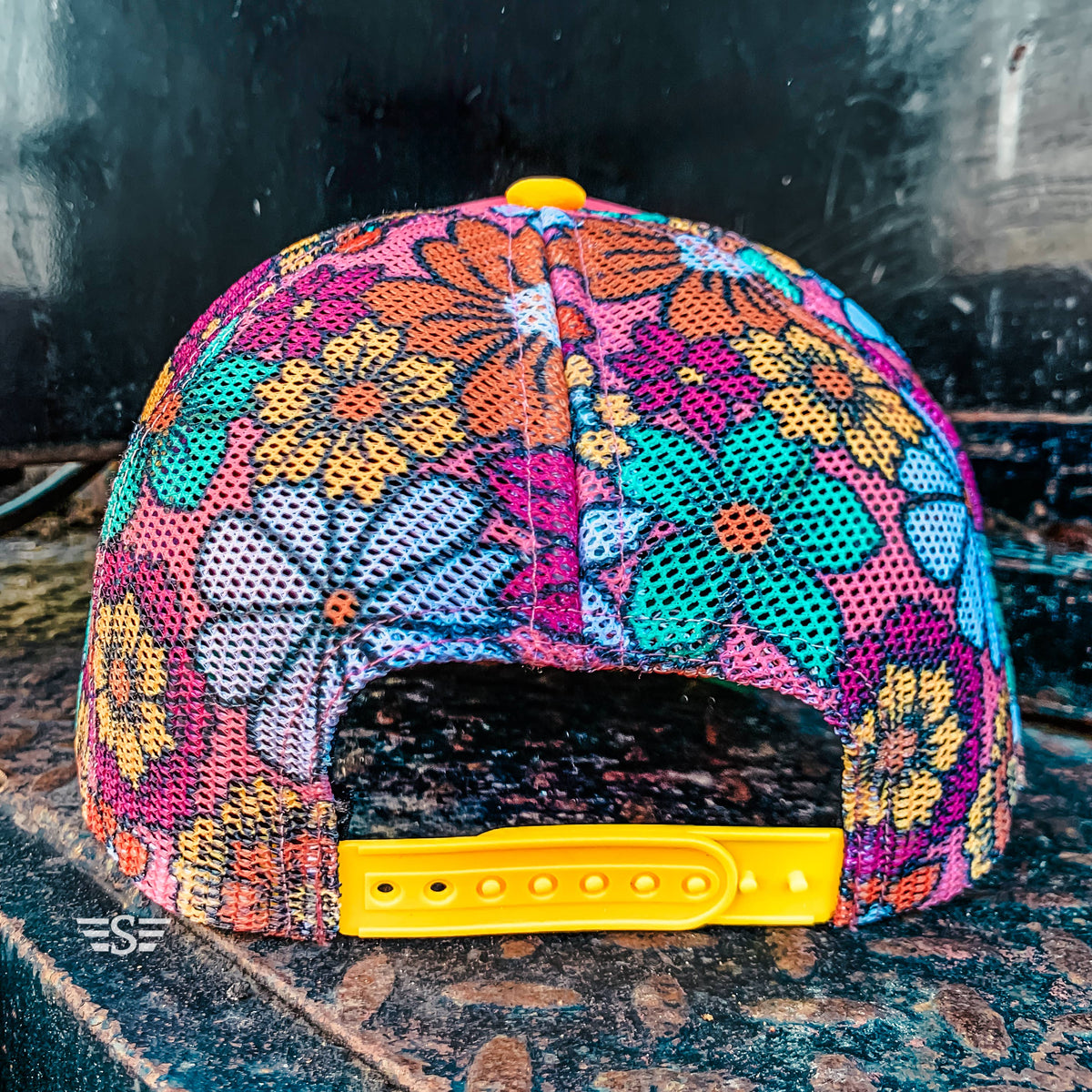 Floral Magna Pony™ Mesh Foam Trucker Hat: Salmon/ Turquoise Tri Color